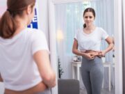 La violència estètica marca les dones des de l’adolescència